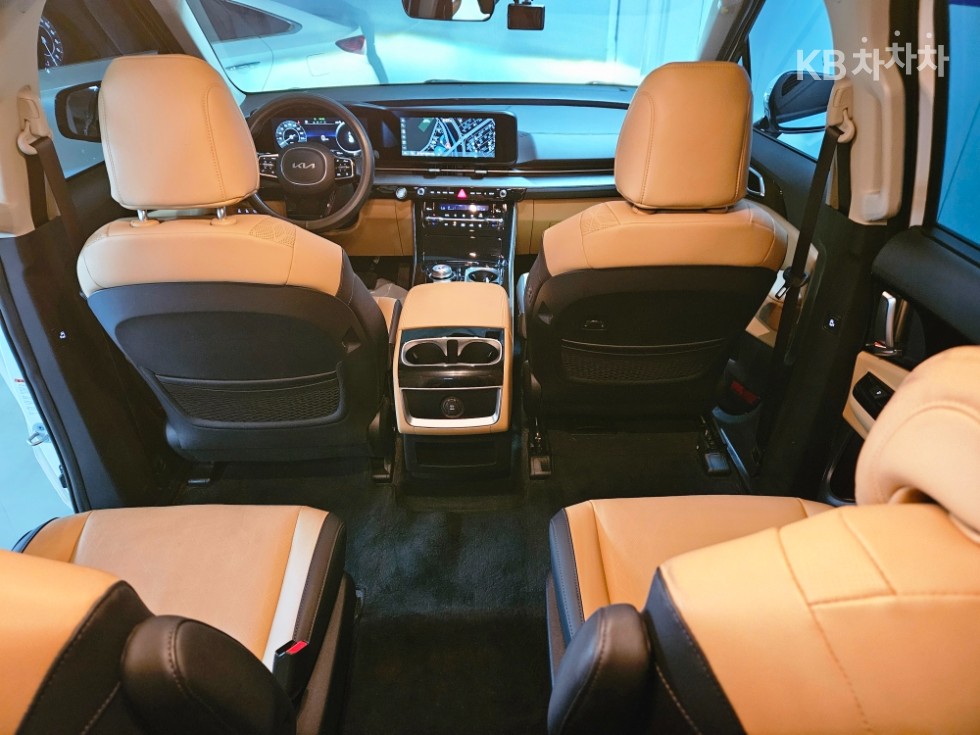 2023 - kia carnival
