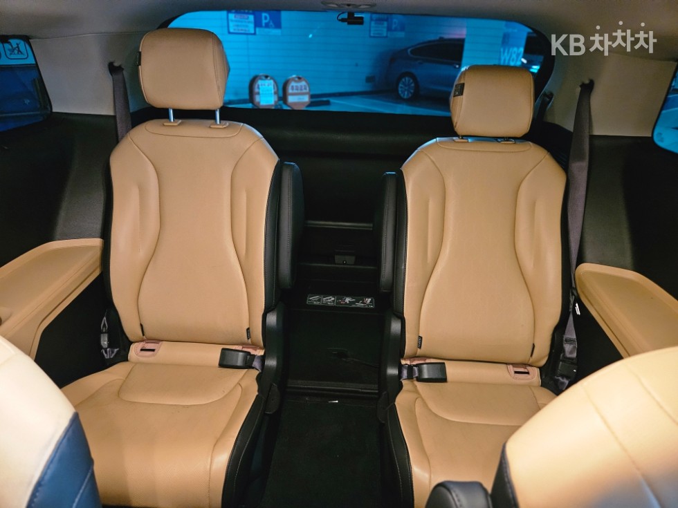 2023 - kia carnival