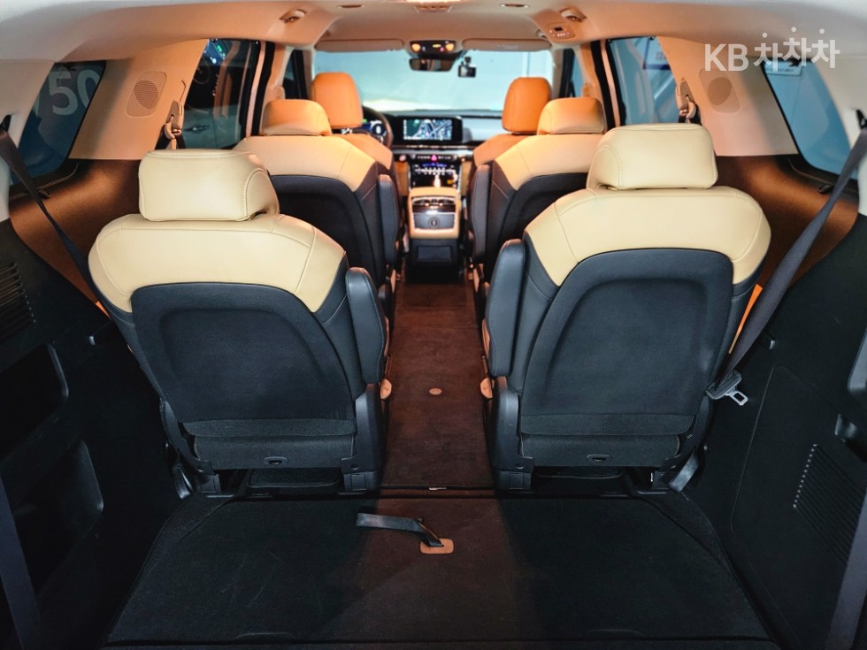 2023 - kia carnival