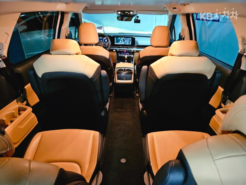 2023 - kia carnival