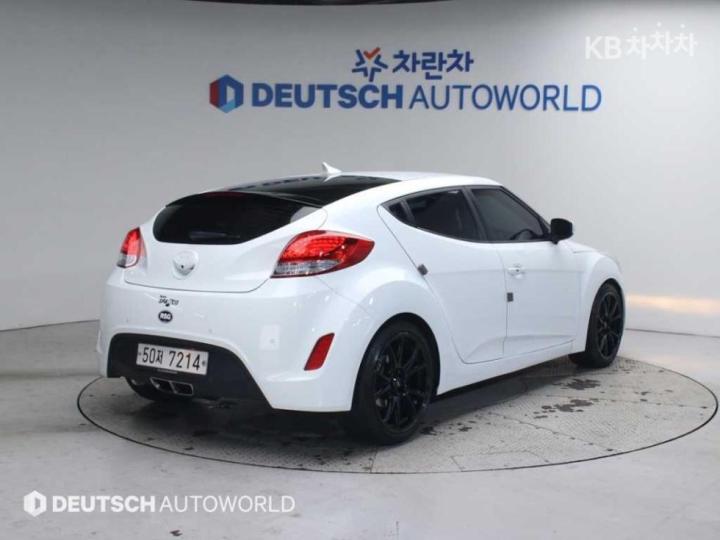 Hyundai Veloster Unique 3
