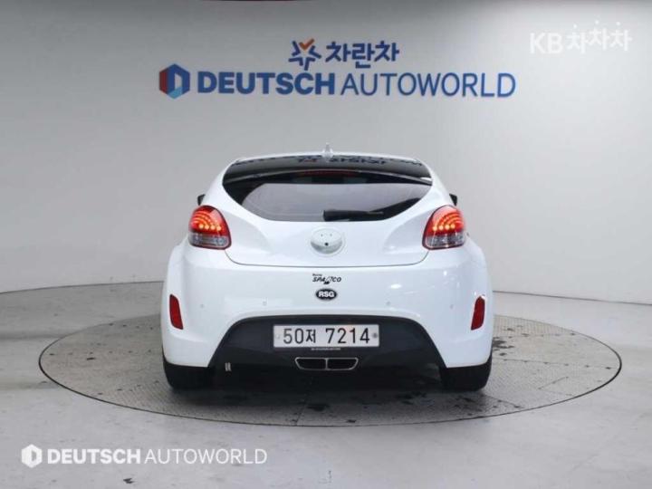Hyundai Veloster Unique 5