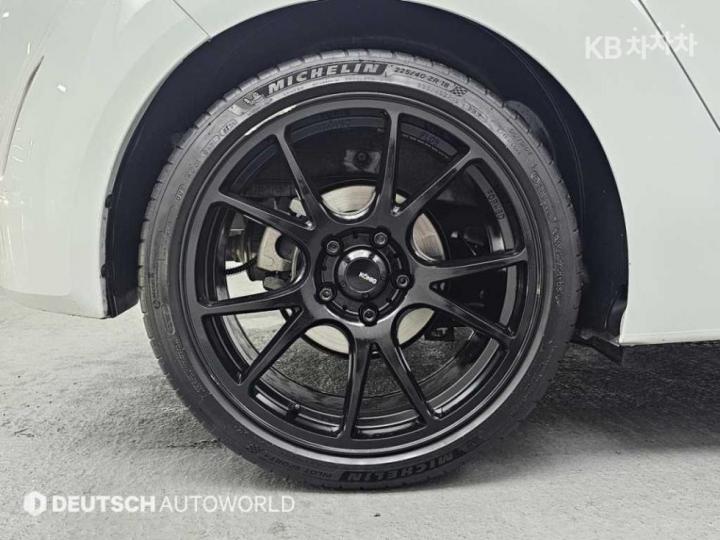 Hyundai Veloster Unique 6