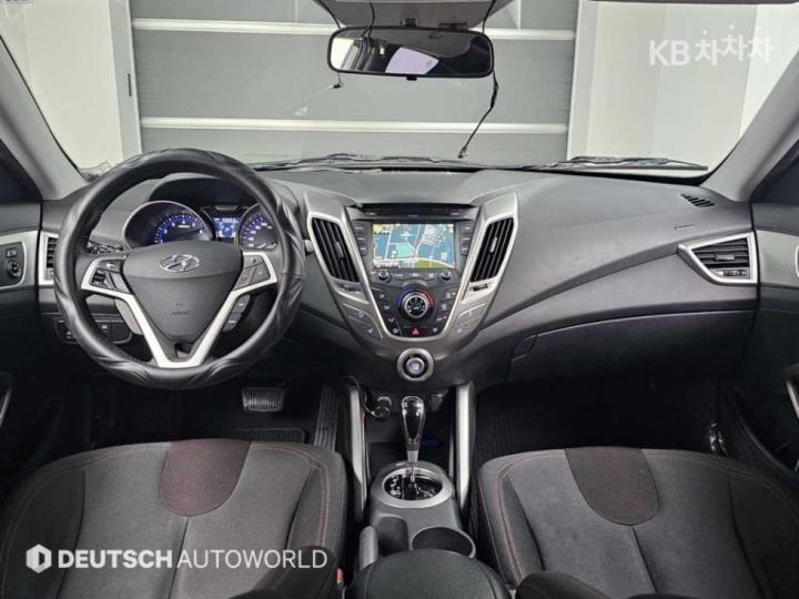 Hyundai Veloster Unique 8