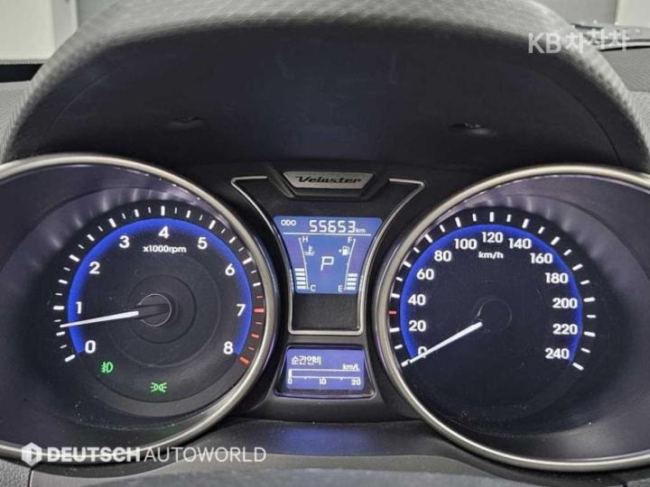 Hyundai Veloster Unique 9