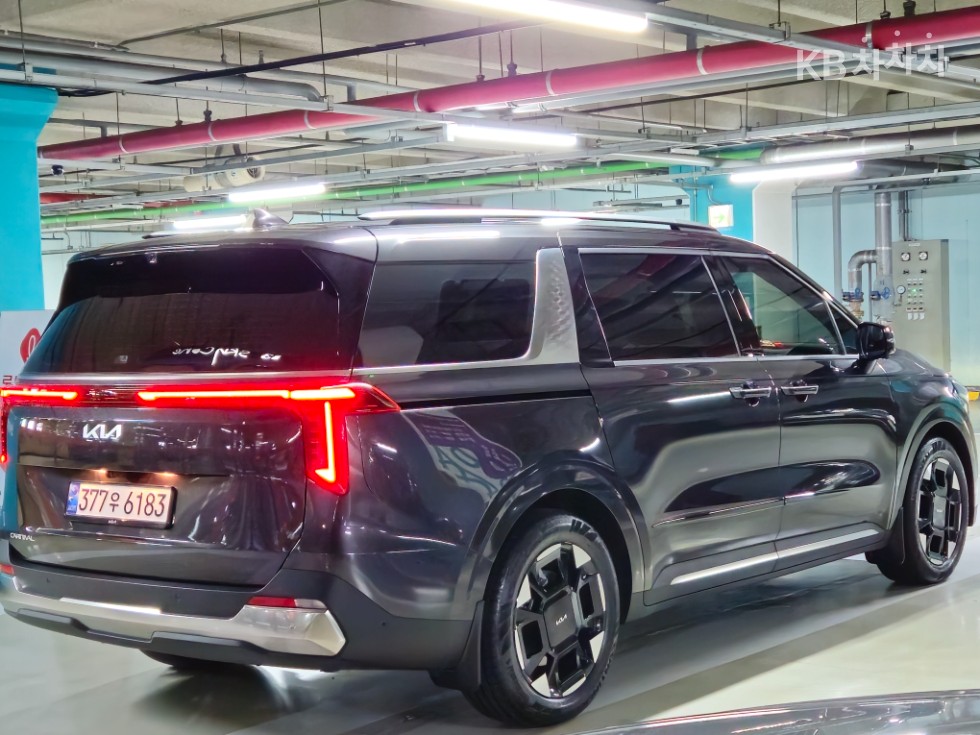 2025 - kia carnival