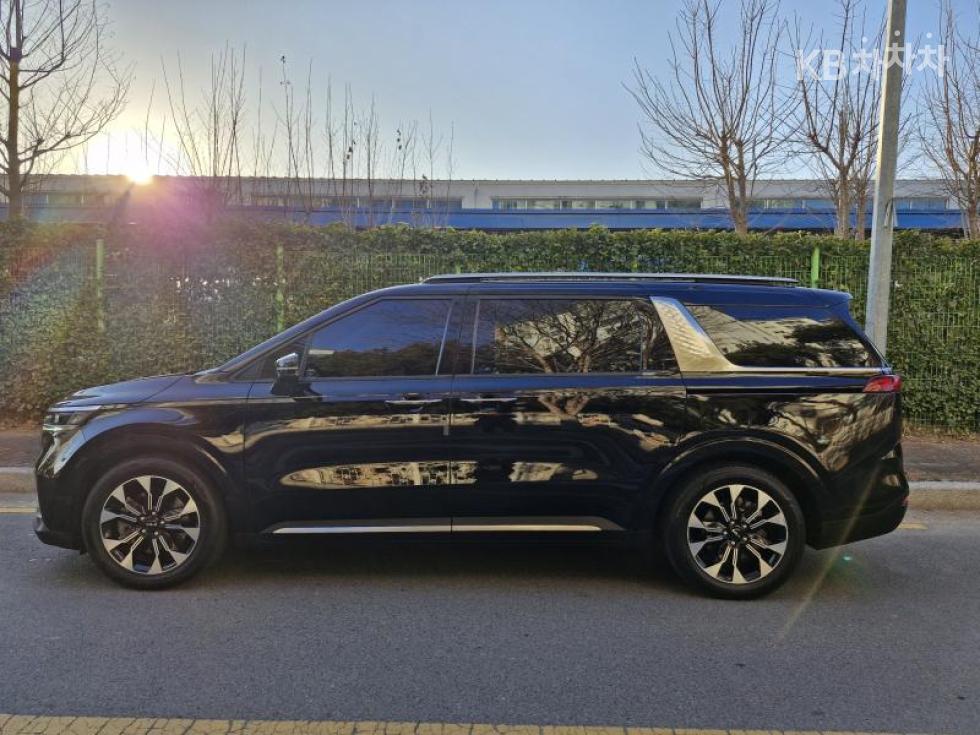 2023 - kia carnival