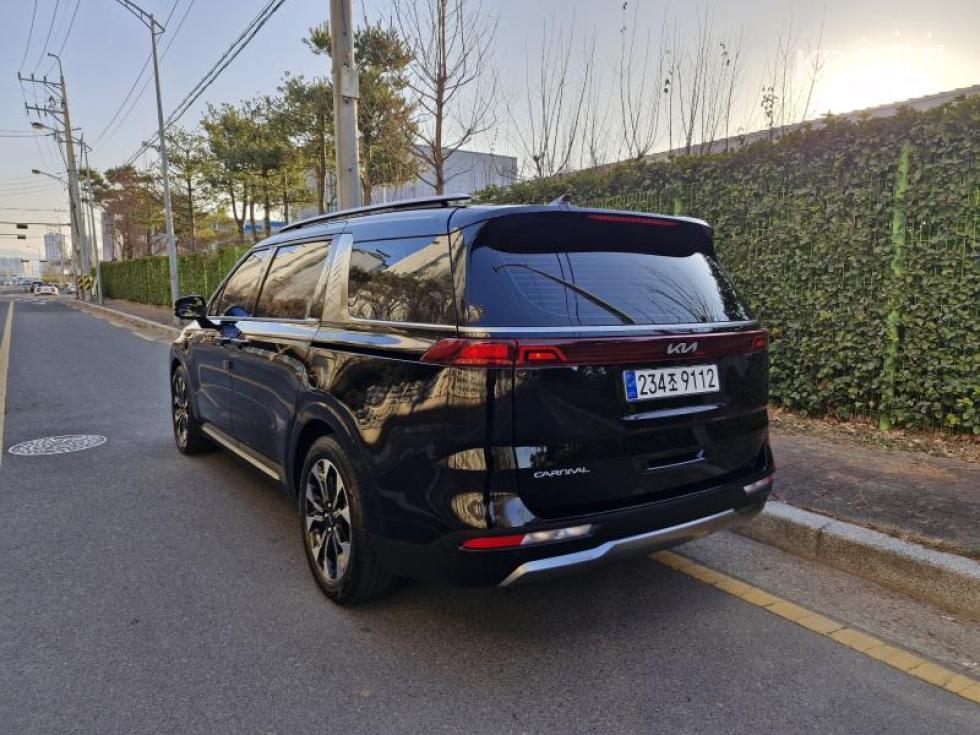 2023 - kia carnival