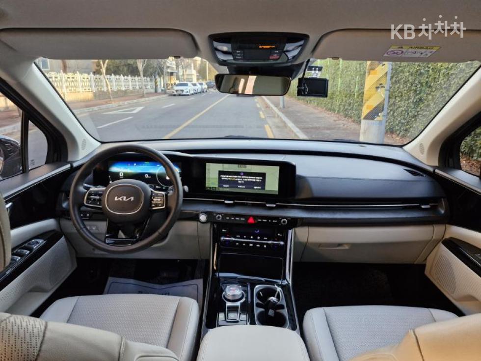 2023 - kia carnival