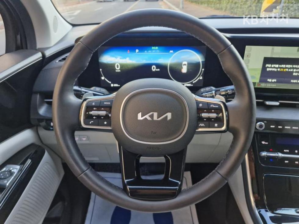 2023 - kia carnival