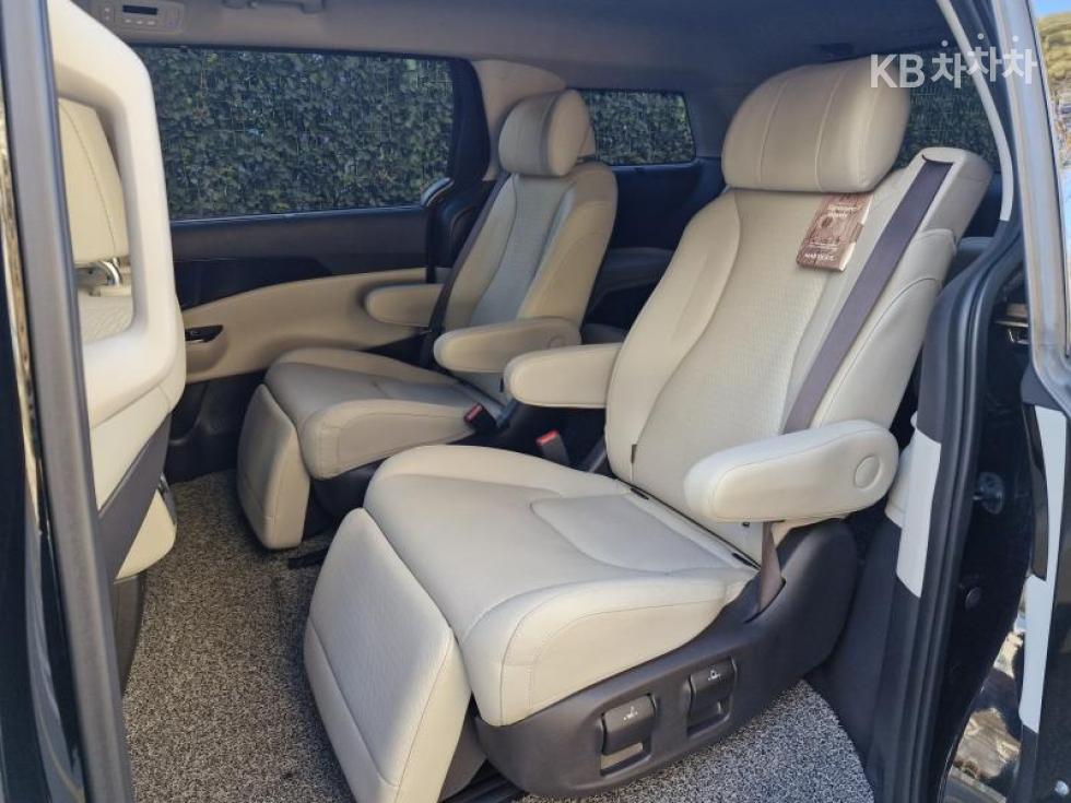 2023 - kia carnival