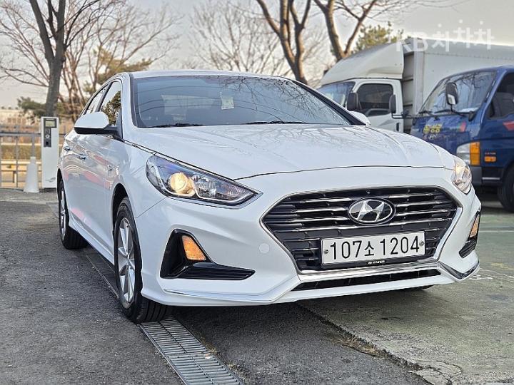 Hyundai Sonata 2.0 LPi 렌터카 — foto 1