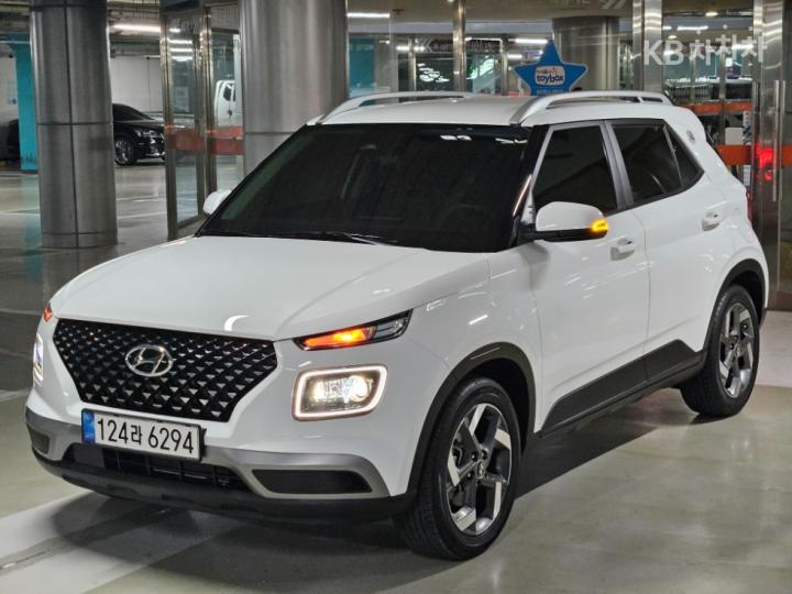Hyundai Venue Gasoline 1.6 FLUX 4