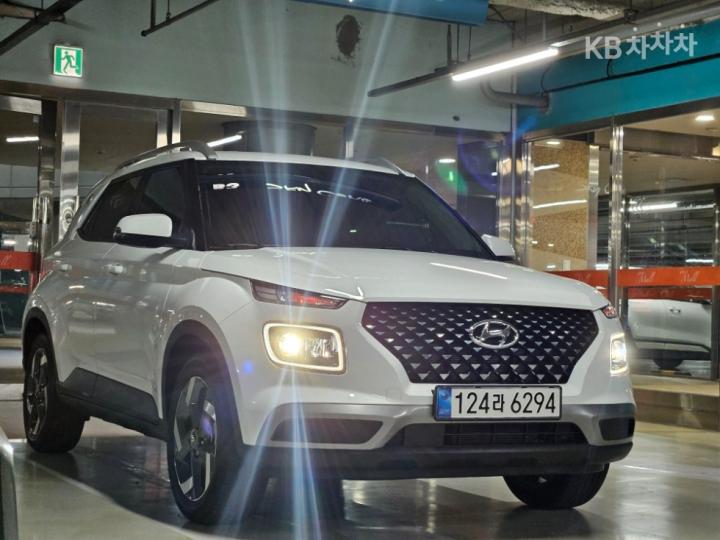 Hyundai Venue Gasoline 1.6 FLUX 6