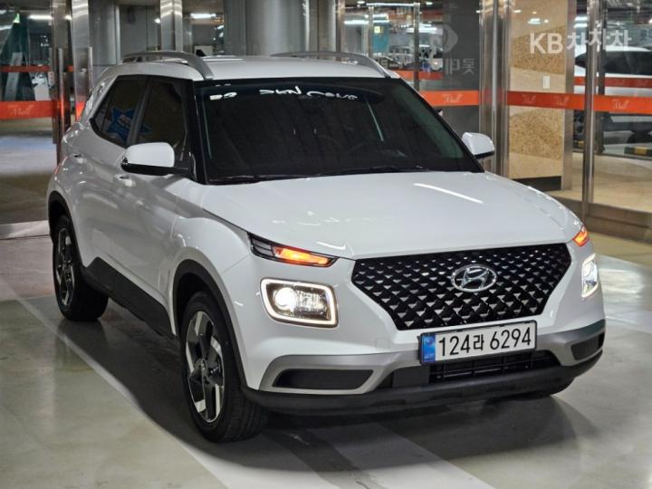 Hyundai Venue Gasoline 1.6 FLUX 7