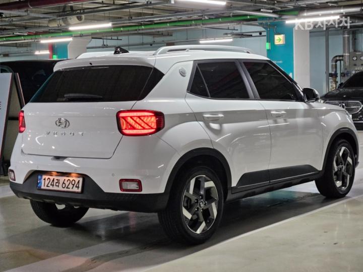 Hyundai Venue Gasoline 1.6 FLUX 9