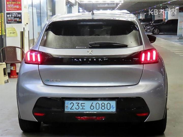 Peugeot 208 e- Allure 6