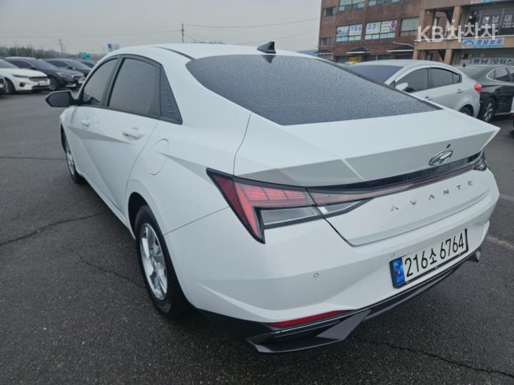 Hyundai Avante CN7 1.6 LPi Style 6