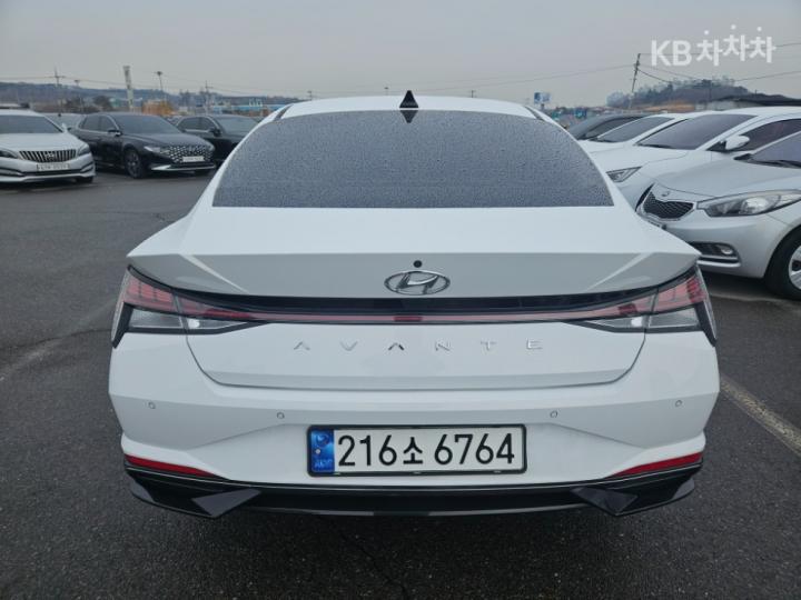 Hyundai Avante CN7 1.6 LPi Style 7