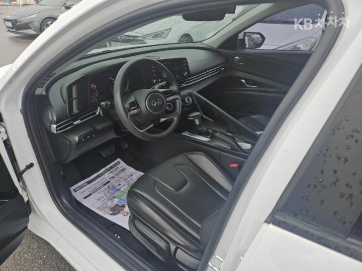 Hyundai Avante CN7 1.6 LPi Style 8