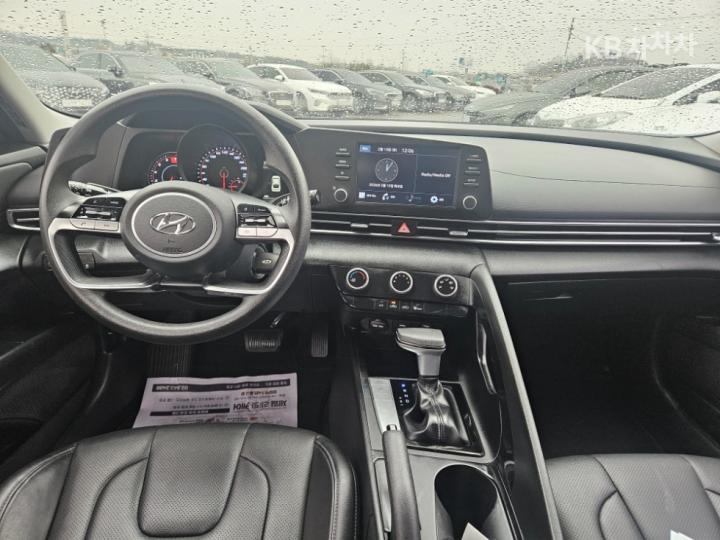 Hyundai Avante CN7 1.6 LPi Style 9