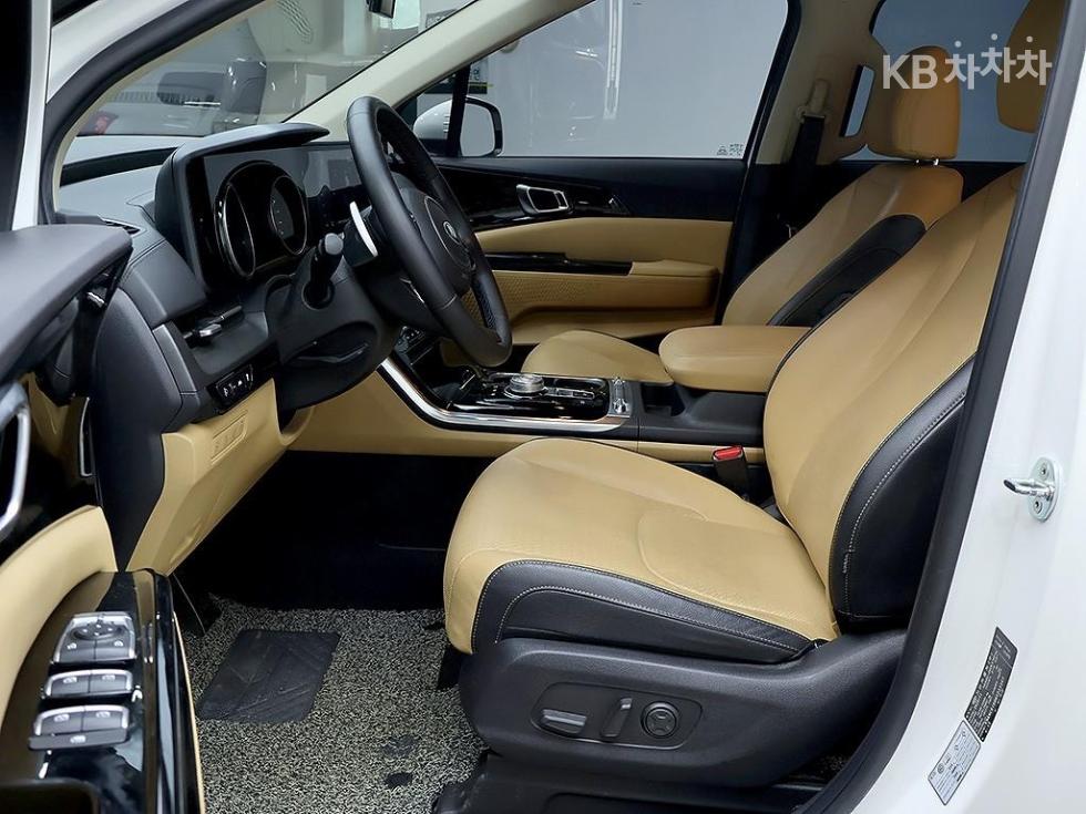 2021 - kia carnival