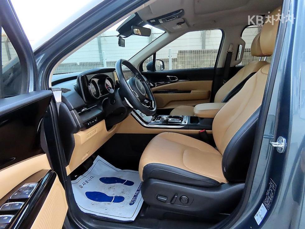 2022 - kia carnival