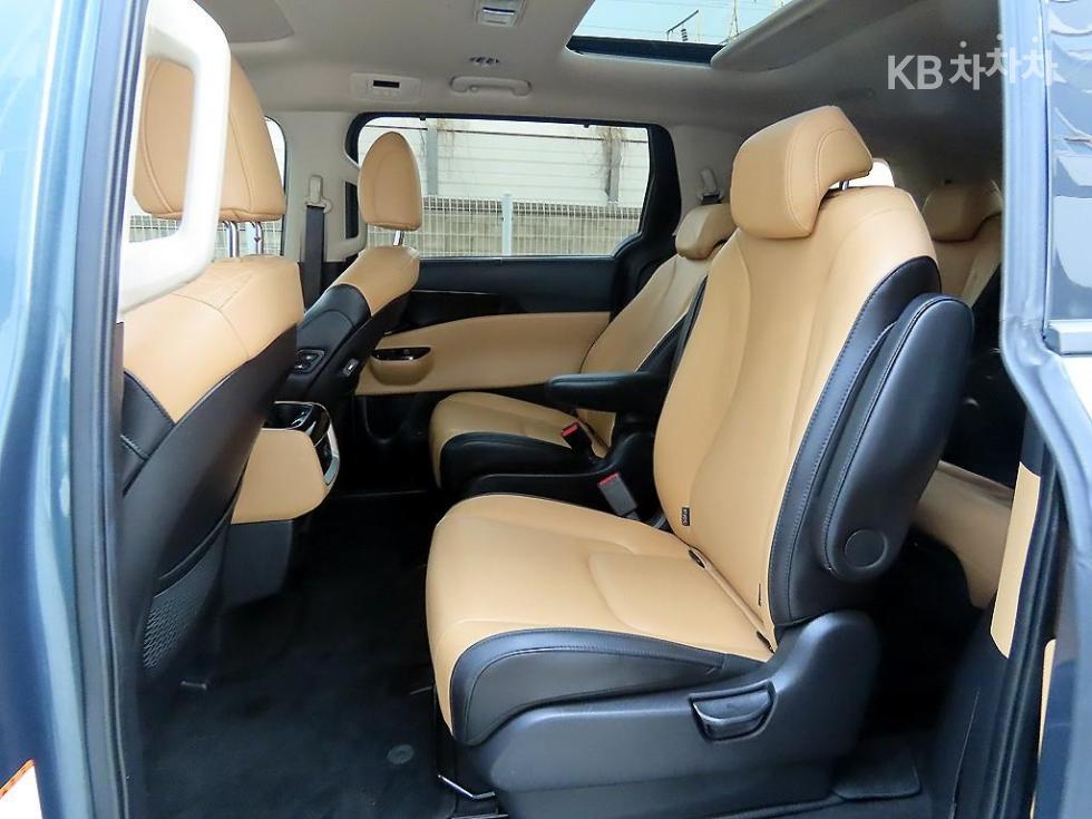 2022 - kia carnival