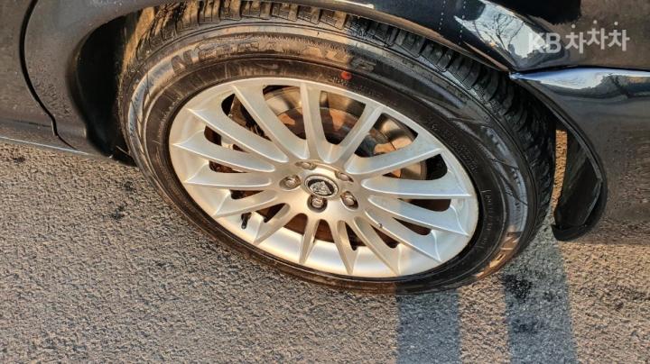 Jaguar XJ 2.7D LWB 8