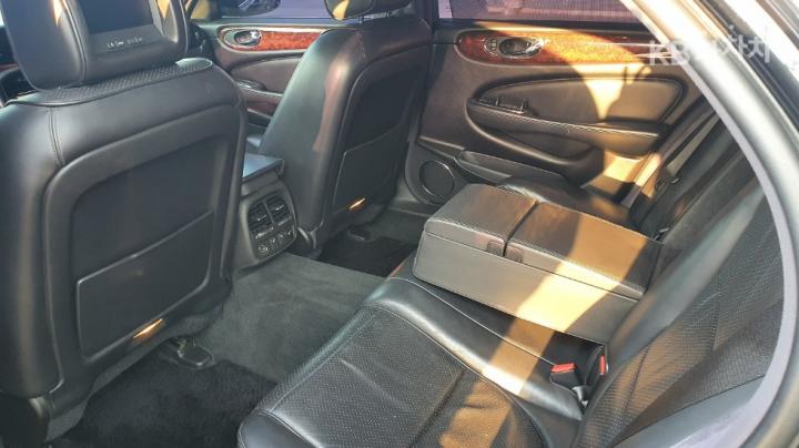 Jaguar XJ 2.7D LWB 9