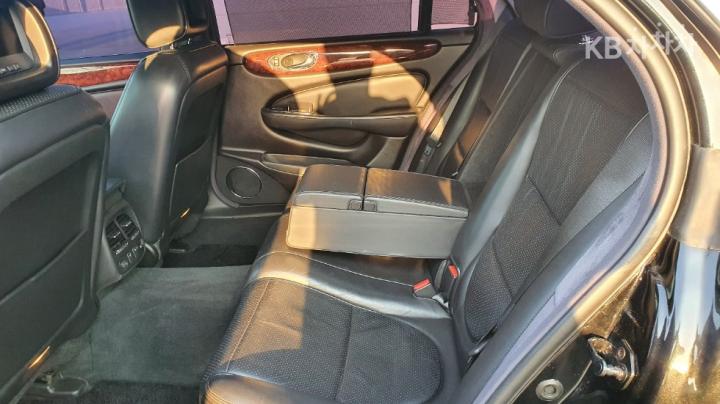 Jaguar XJ 2.7D LWB 10