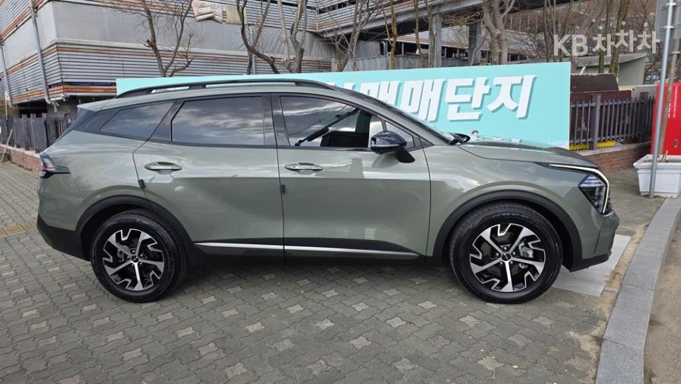 2022 - kia sportage
