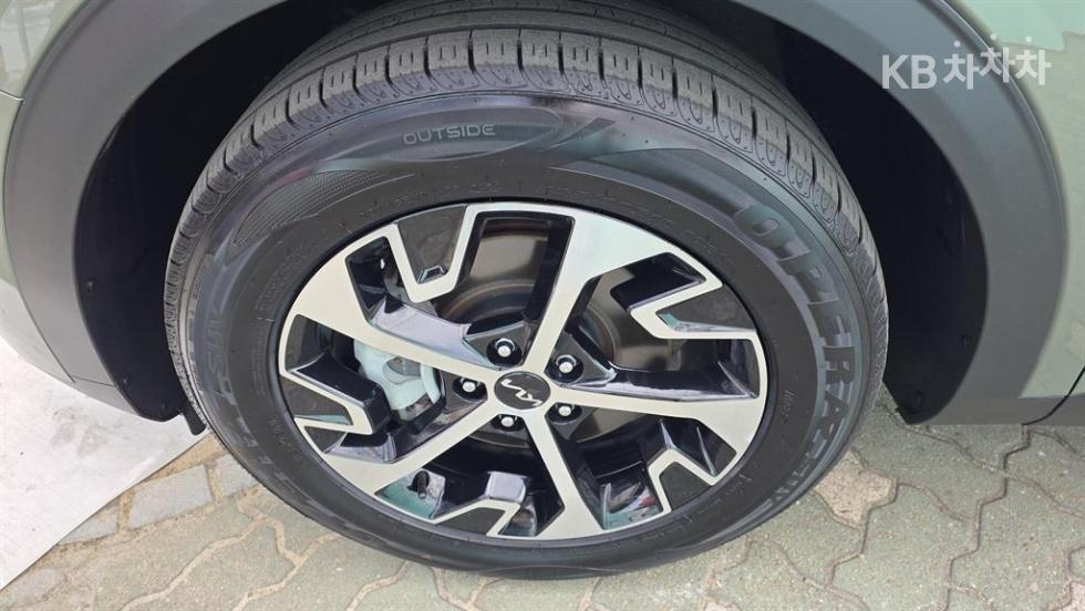 2022 - kia sportage