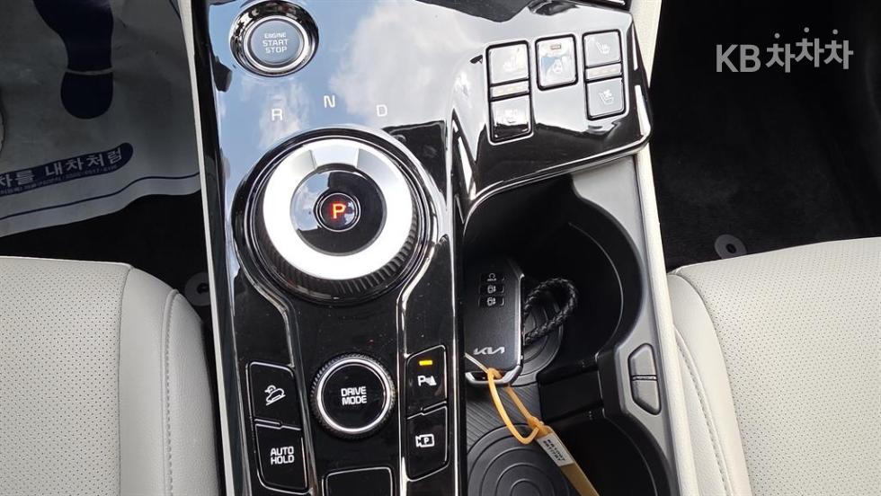 2022 - kia sportage