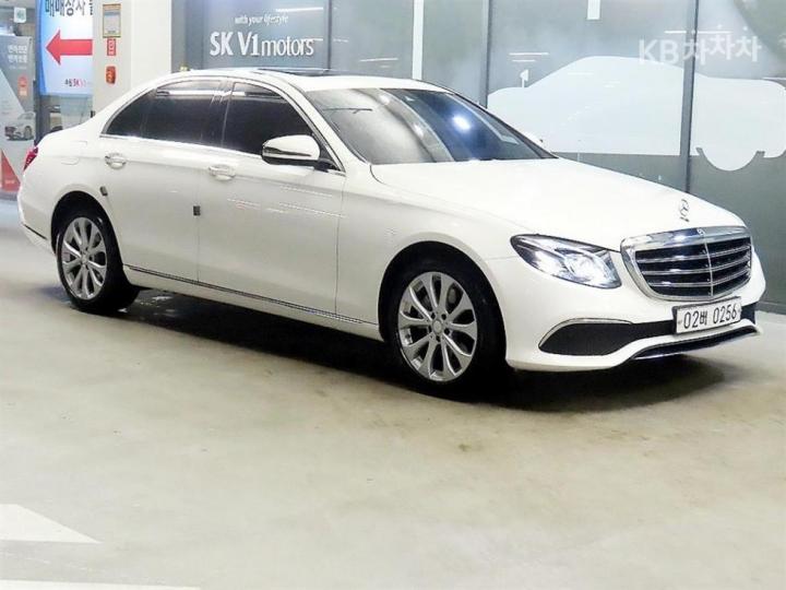 Mercedes-Benz E-Class W213 E220d Exclusive 2