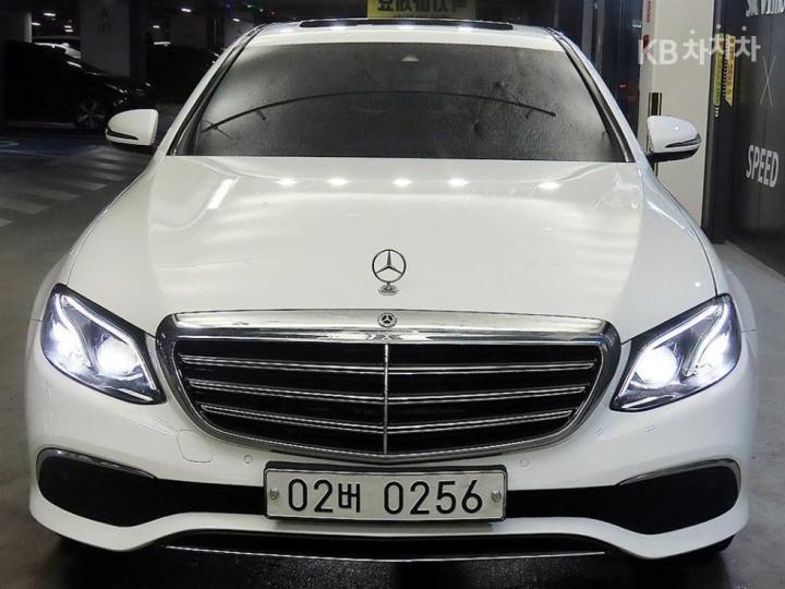 Mercedes-Benz E-Class W213 E220d Exclusive 3