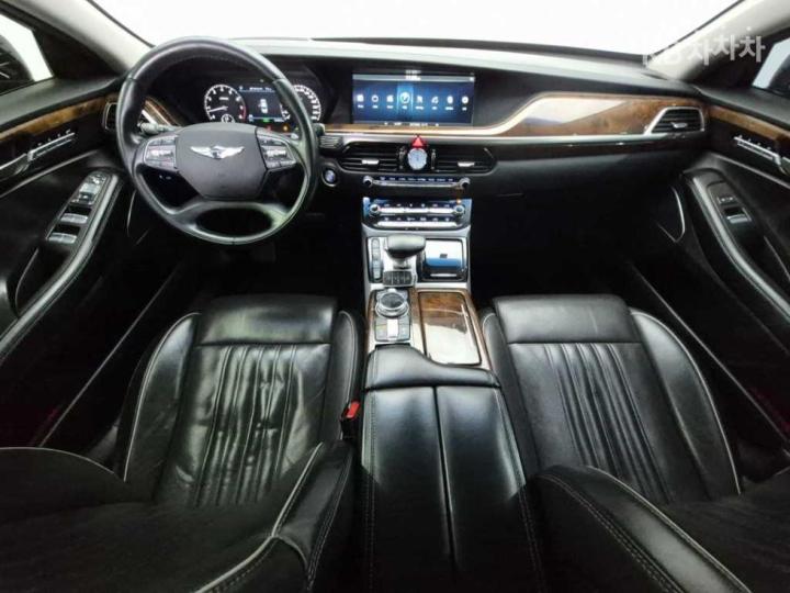 Genesis EQ900 3.8 GDI AWD Premium Luxury 8