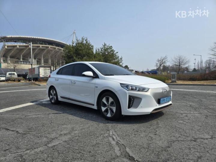 Hyundai IONIQ Electric Q 4
