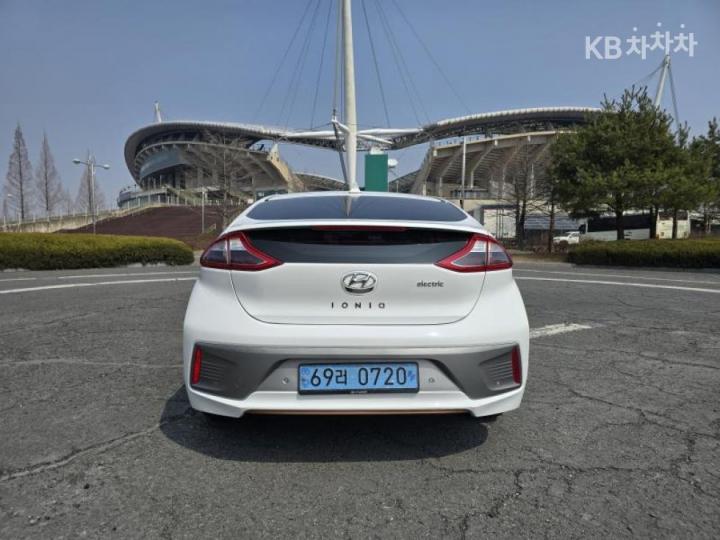 Hyundai IONIQ Electric Q 5