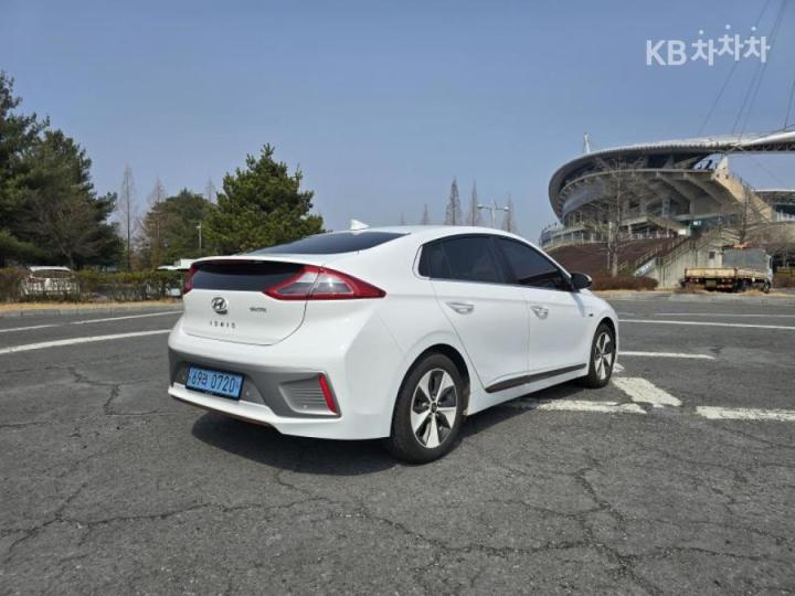 Hyundai IONIQ Electric Q 7