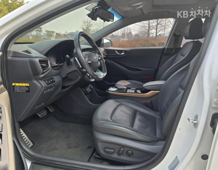 Hyundai IONIQ Electric Q 8