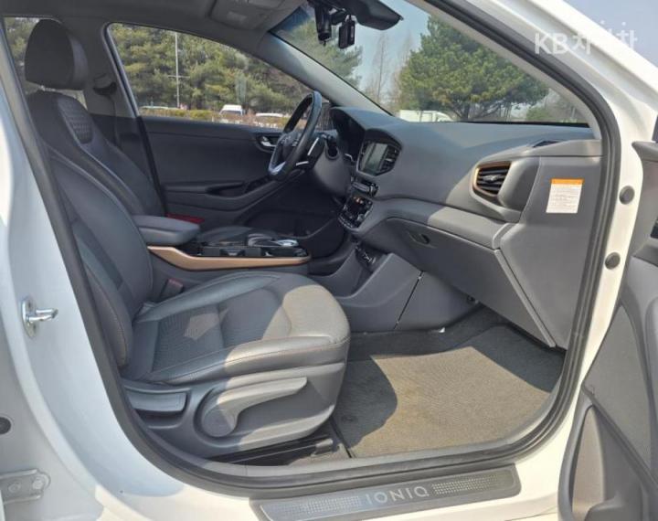 Hyundai IONIQ Electric Q 9