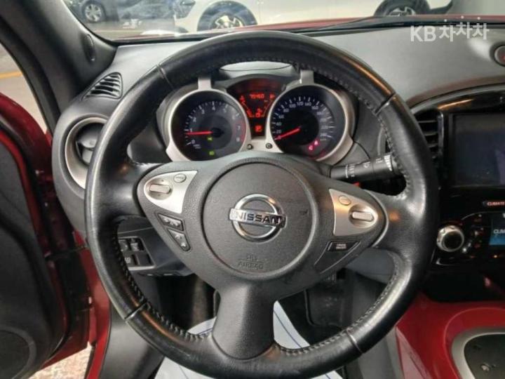 Nissan Juke 1.6 SV 9