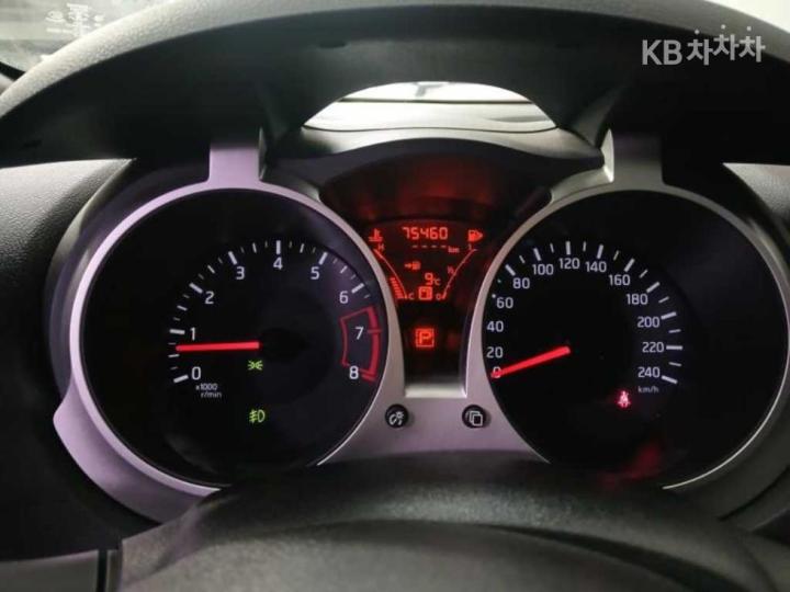 Nissan Juke 1.6 SV 10