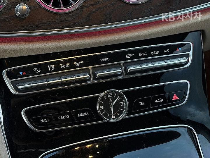 Mercedes-Benz E-Class W213 E220d Exclusive 7