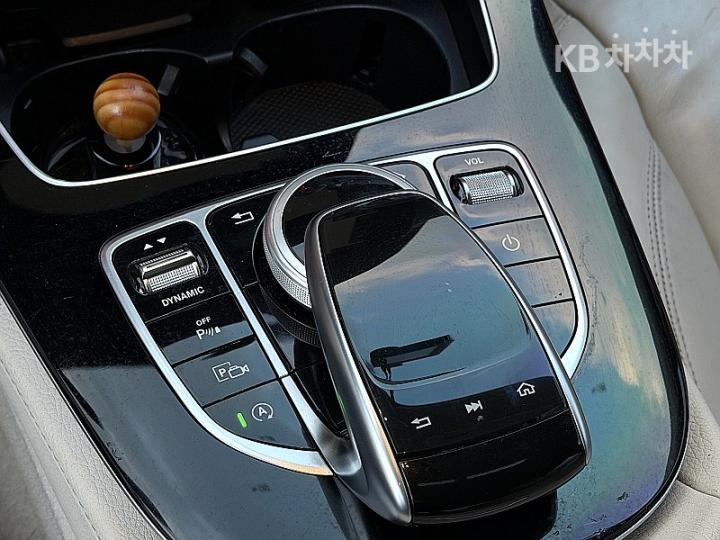 Mercedes-Benz E-Class W213 E220d Exclusive 9