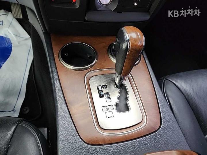 KG Mobility (Ssangyong) Chairman New W CW600 Prestige 9