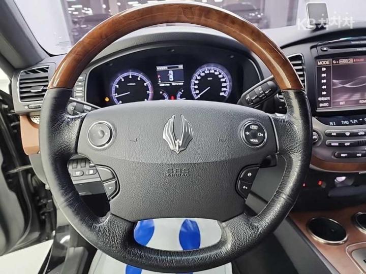 KG Mobility (Ssangyong) Chairman New W CW600 Prestige 10