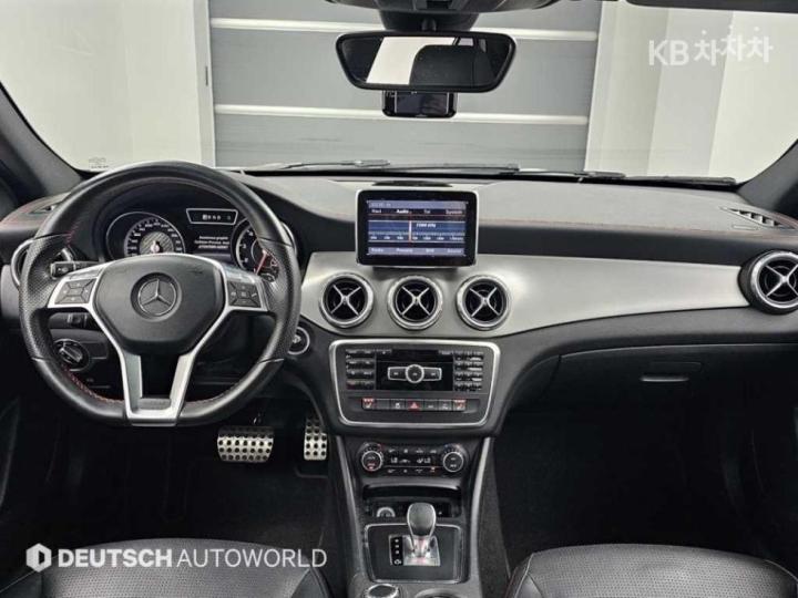 Mercedes-Benz GLA-Class X156 GLA45 AMG 4 Matic 8