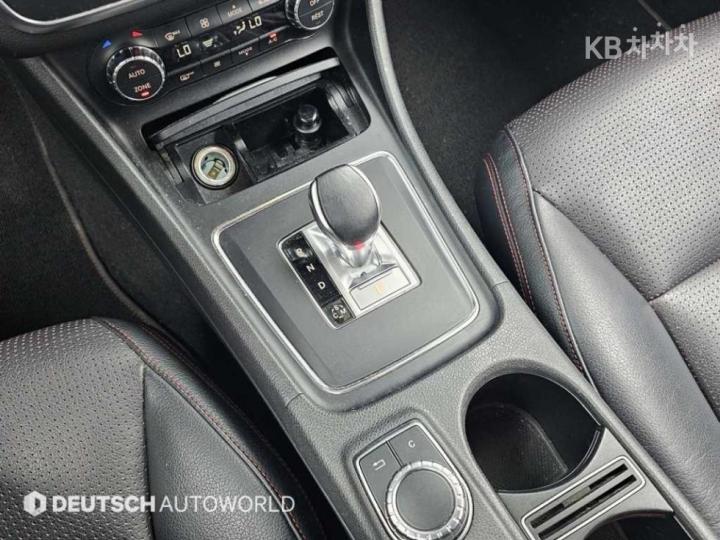 Mercedes-Benz GLA-Class X156 GLA45 AMG 4 Matic 10